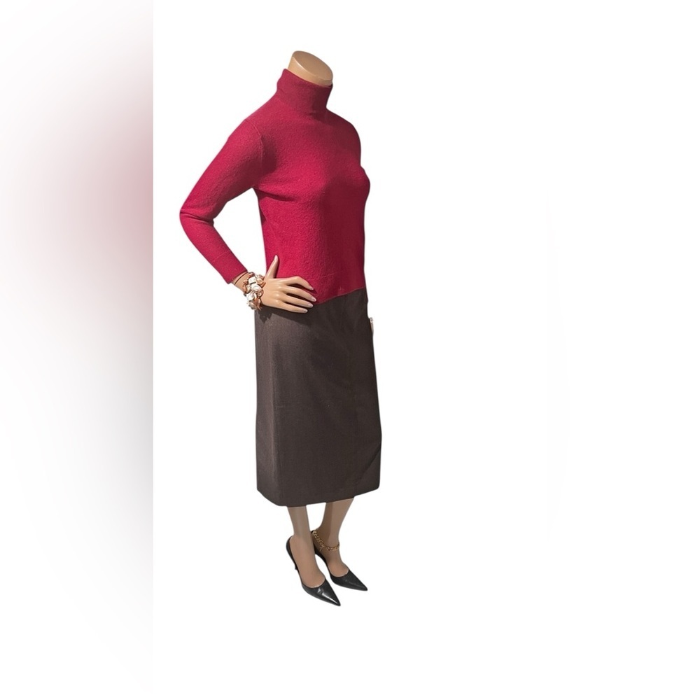 Chic Brown Pencil Skirt and a Banana Republic knit Sweater. Y2K Trending☑️ - Picture 6 of 15